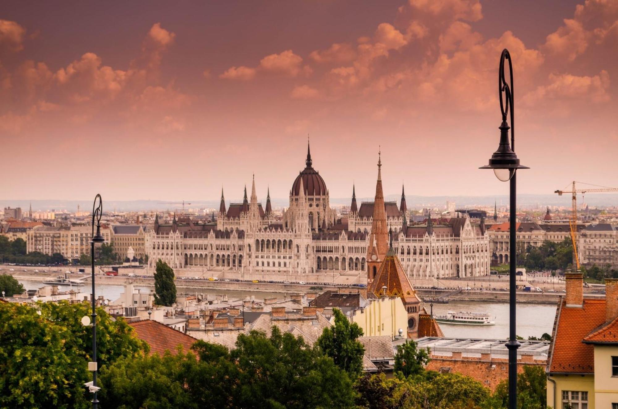 Luxe, Minimal 3dbr Apt-stunning New York Cafe View Budapest