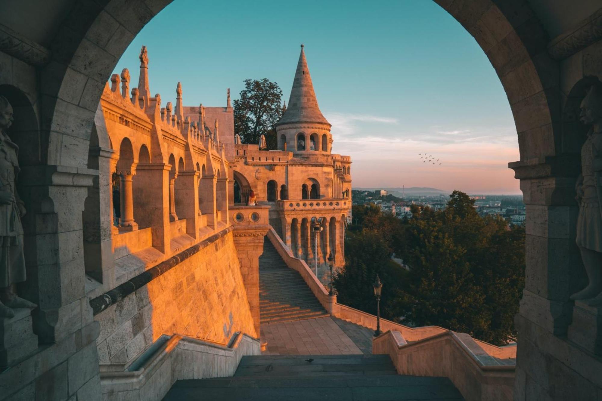 Luxe, Minimal 3dbr Apt-stunning New York Cafe View * Budapest
