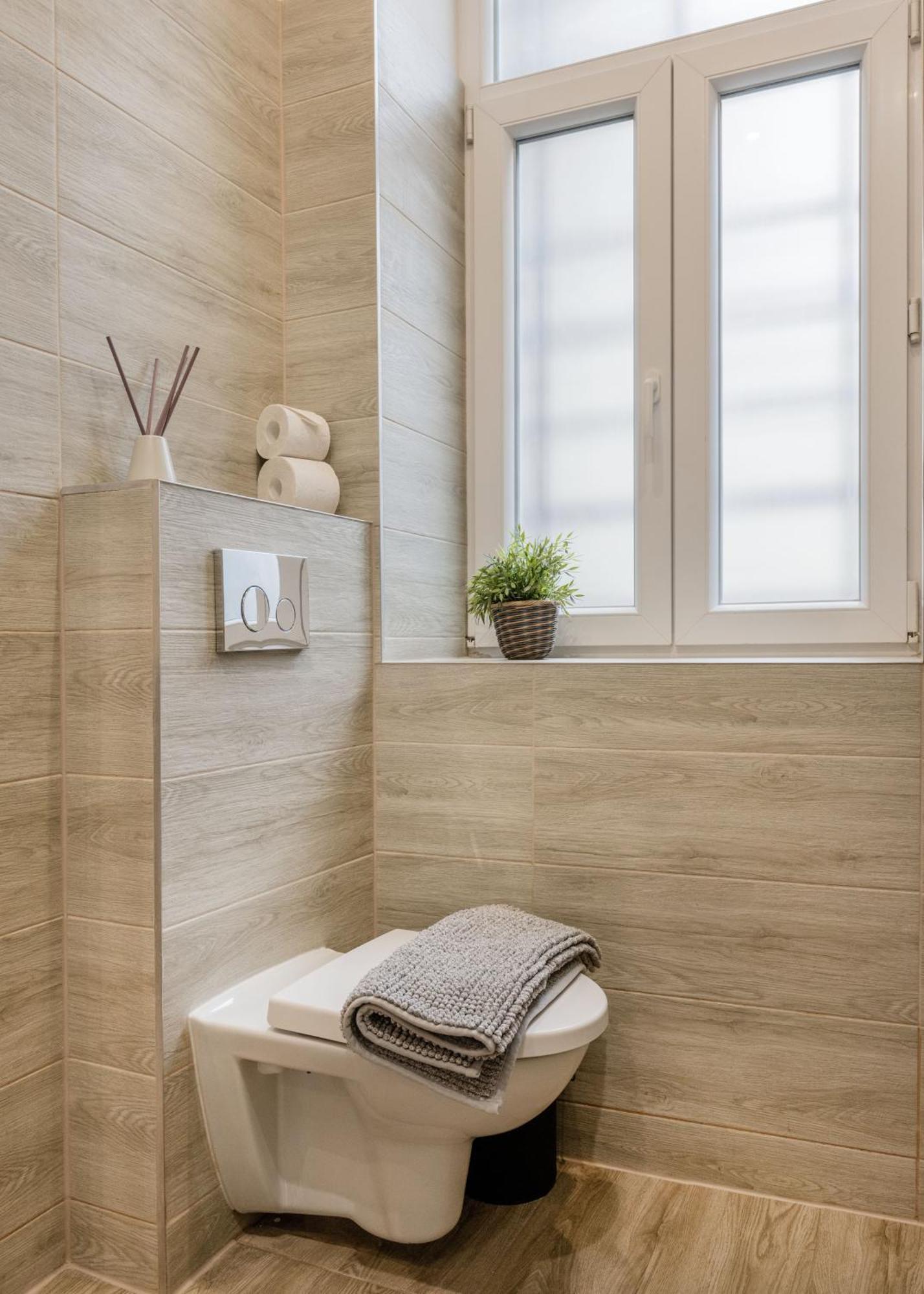 Luxe, Minimal 3dbr Apt-stunning New York Cafe View