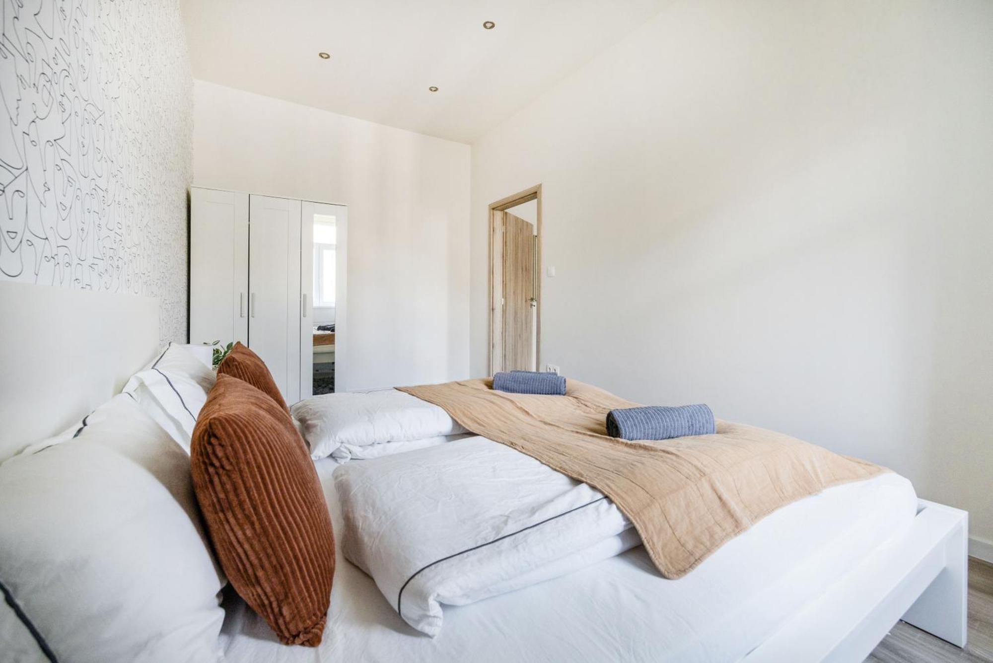 Luxe, Minimal 3dbr Apt-stunning New York Cafe View Apartment Budapest