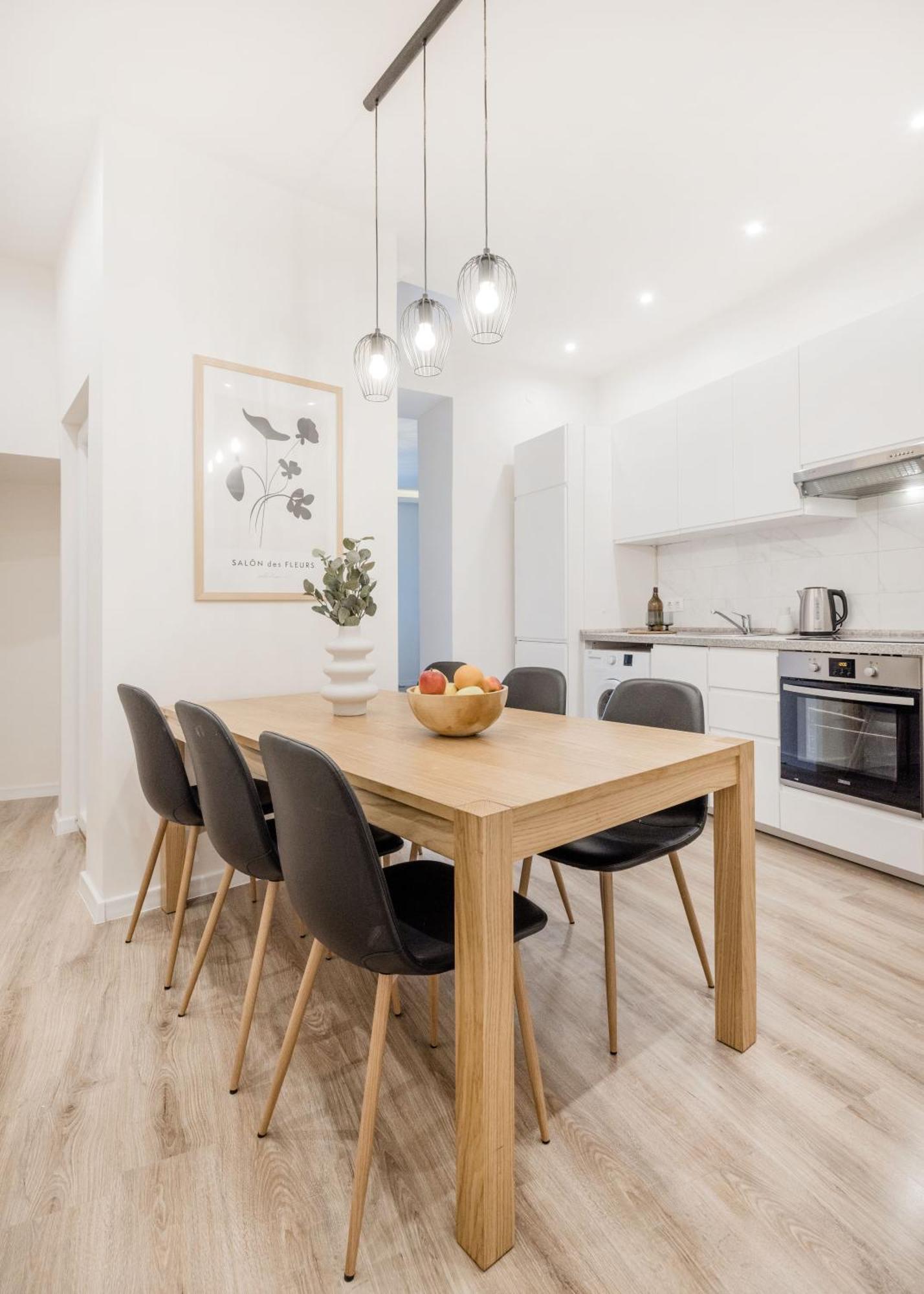 Luxe, Minimal 3dbr Apt-stunning New York Cafe View *