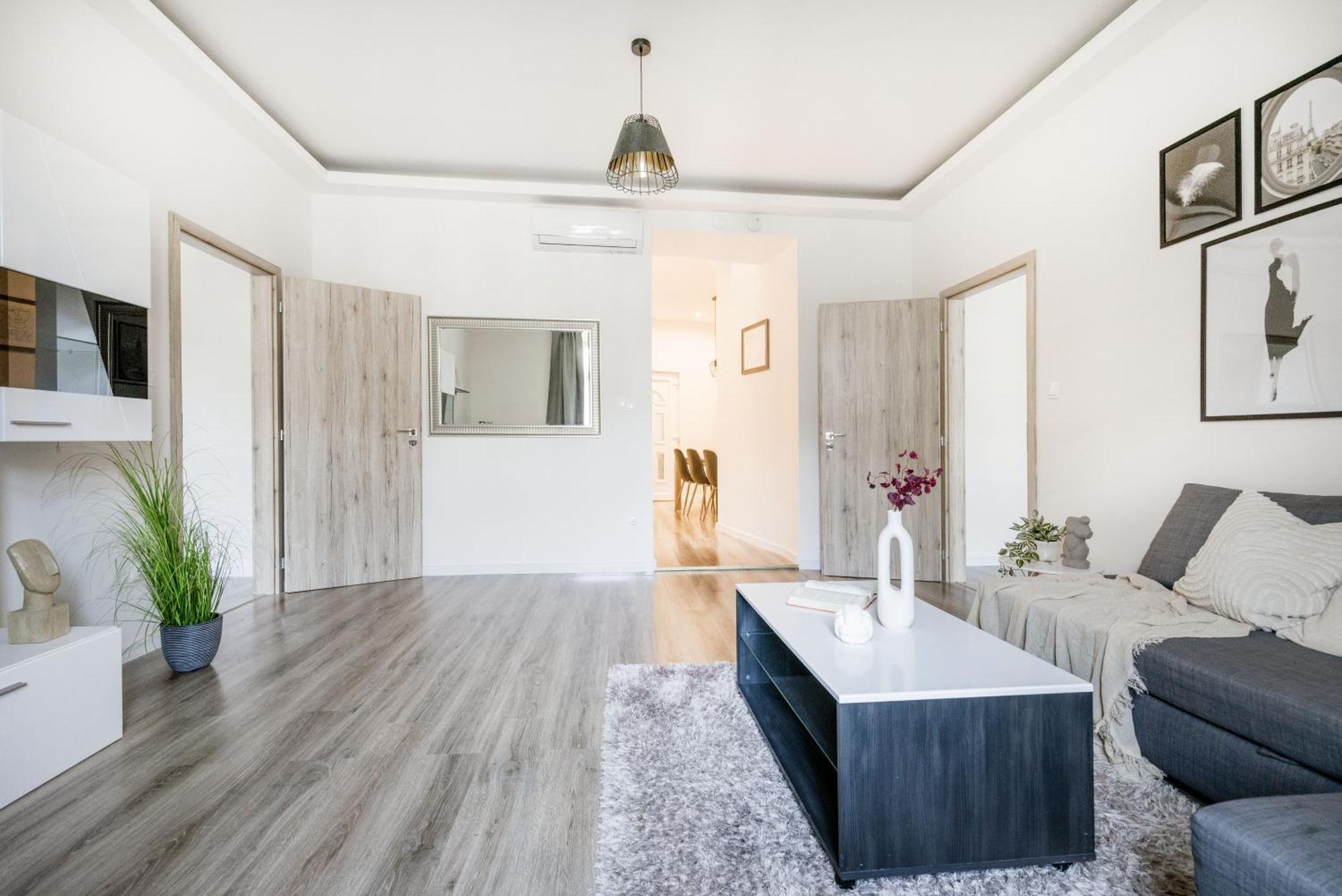 Luxe, Minimal 3dbr Apt-stunning New York Cafe View Budapest