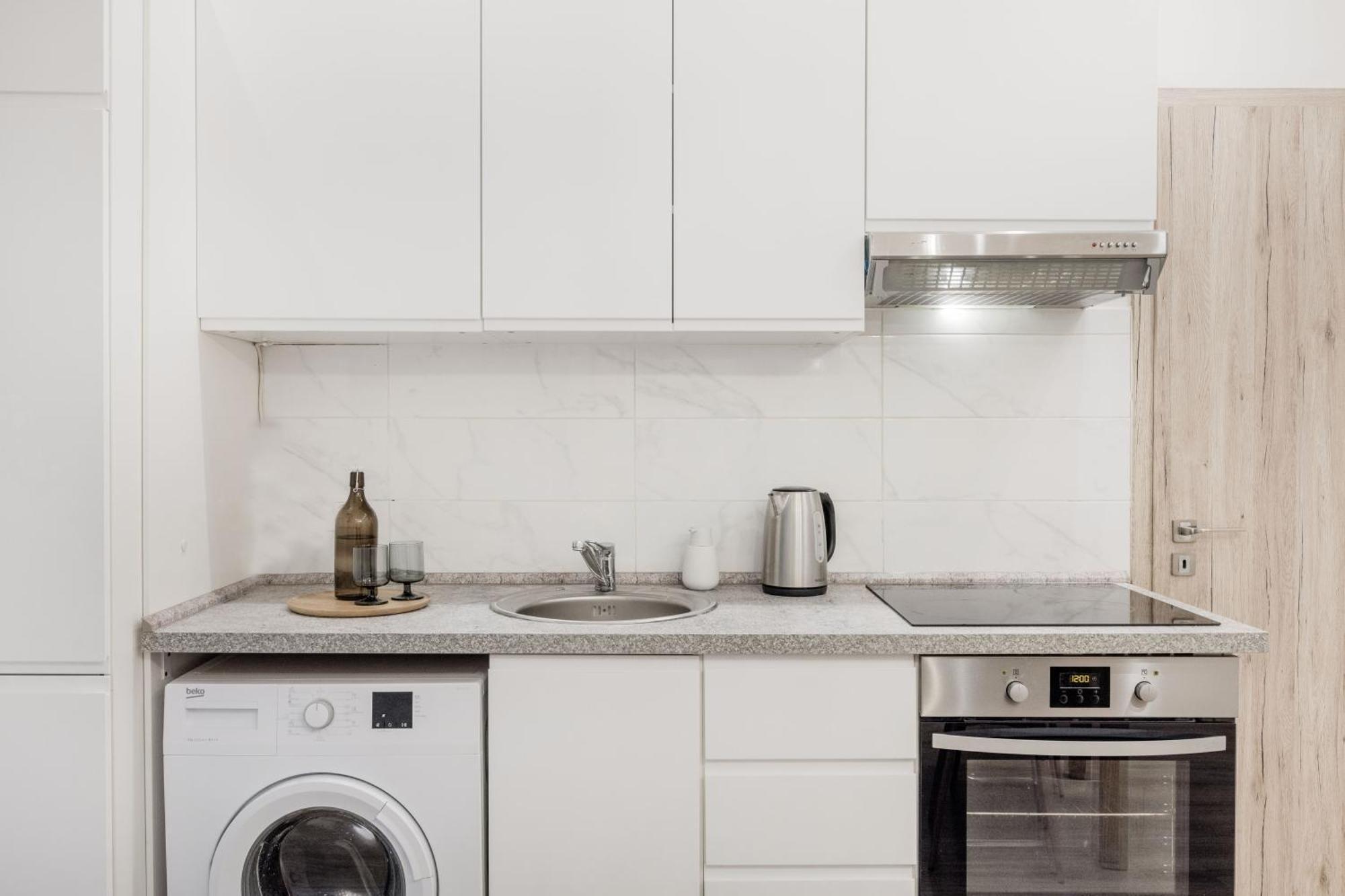 Luxe, Minimal 3dbr Apt-stunning New York Cafe View *