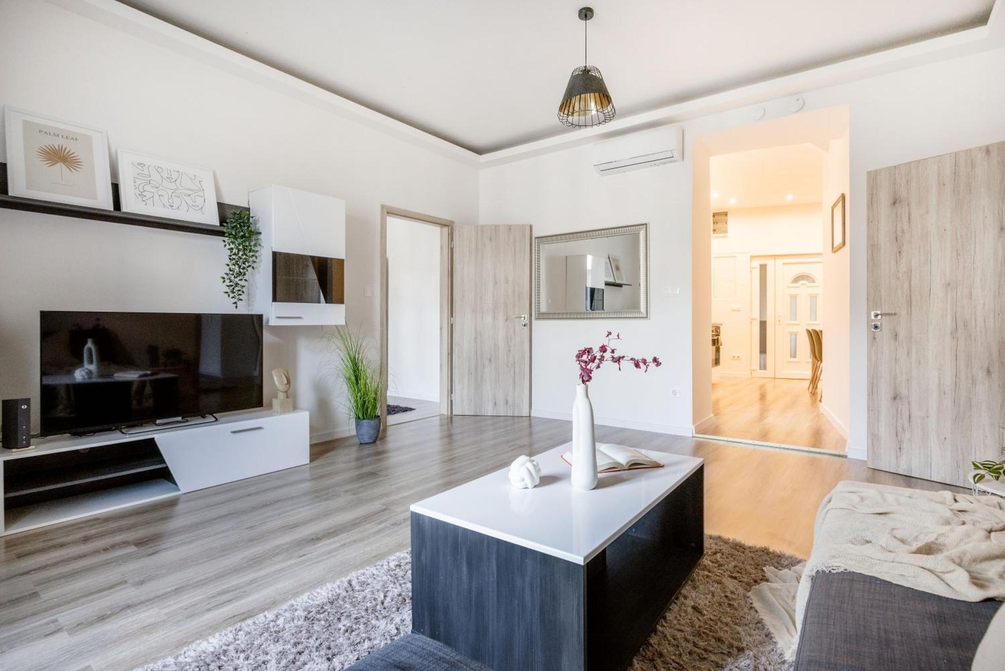 Luxe, Minimal 3dbr Apt-stunning New York Cafe View Apartment